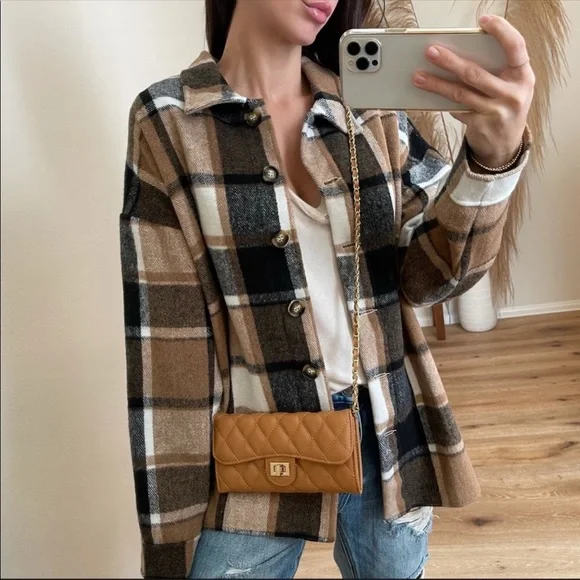 🆕🔄 Reposh Wrap Around Me Wallet On A Chain - Picture 3 of 6